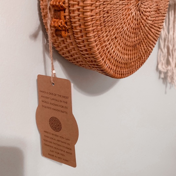 Round Rattan Crossbody Bag - Picture 4 of 6